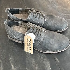 Men’s lace up shoes.